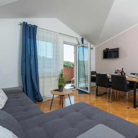 Apartment Near The Center/Beach Pola Esterno foto